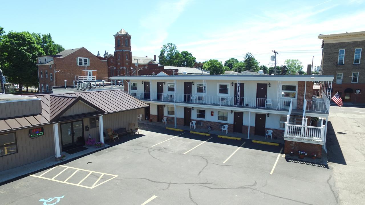 Villager Motel & Glen Manor Estate Watkins Glen Esterno foto