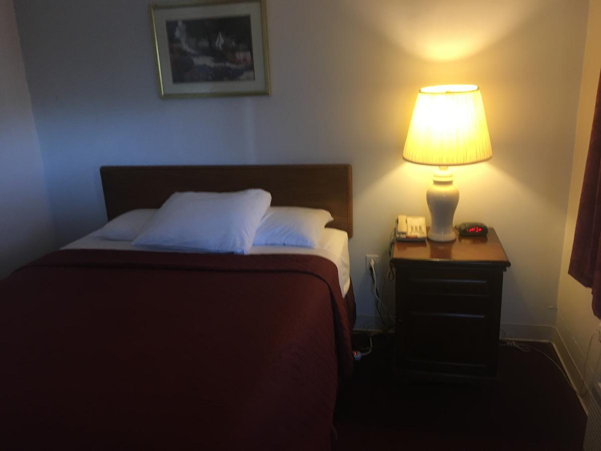 Villager Motel & Glen Manor Estate Watkins Glen Esterno foto